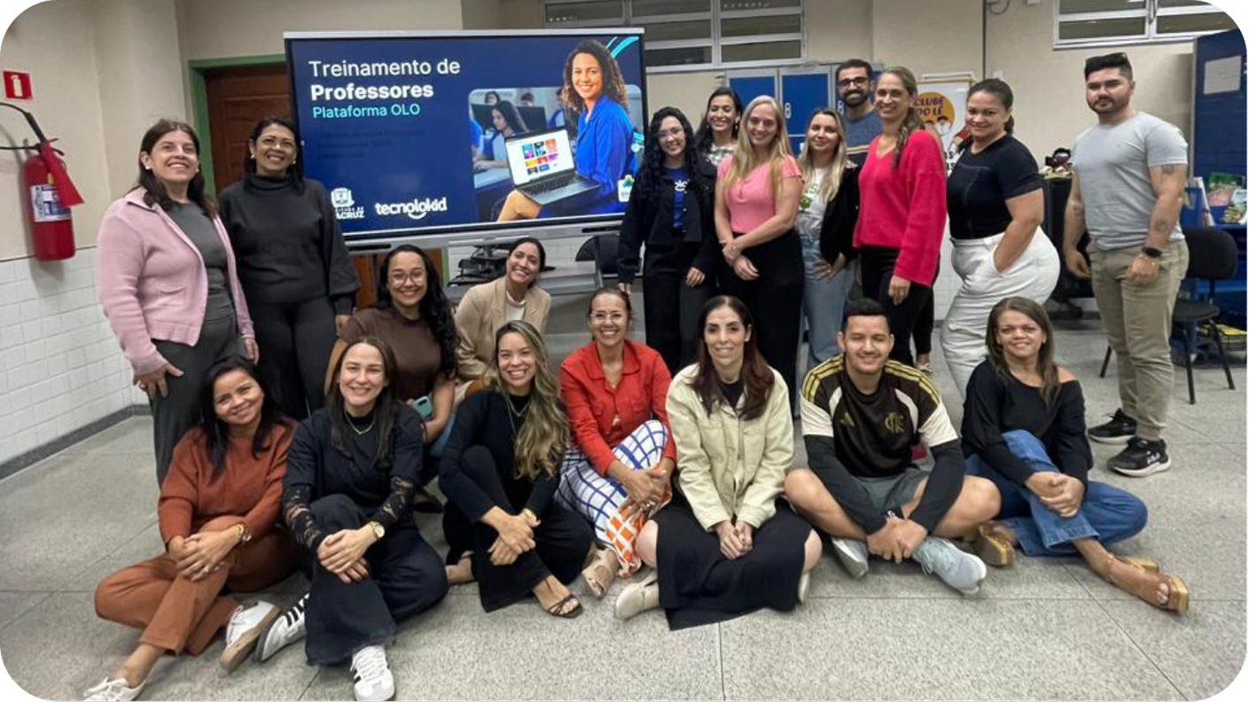 Grupo de professores reunidos após uma formação da Tecnolokid